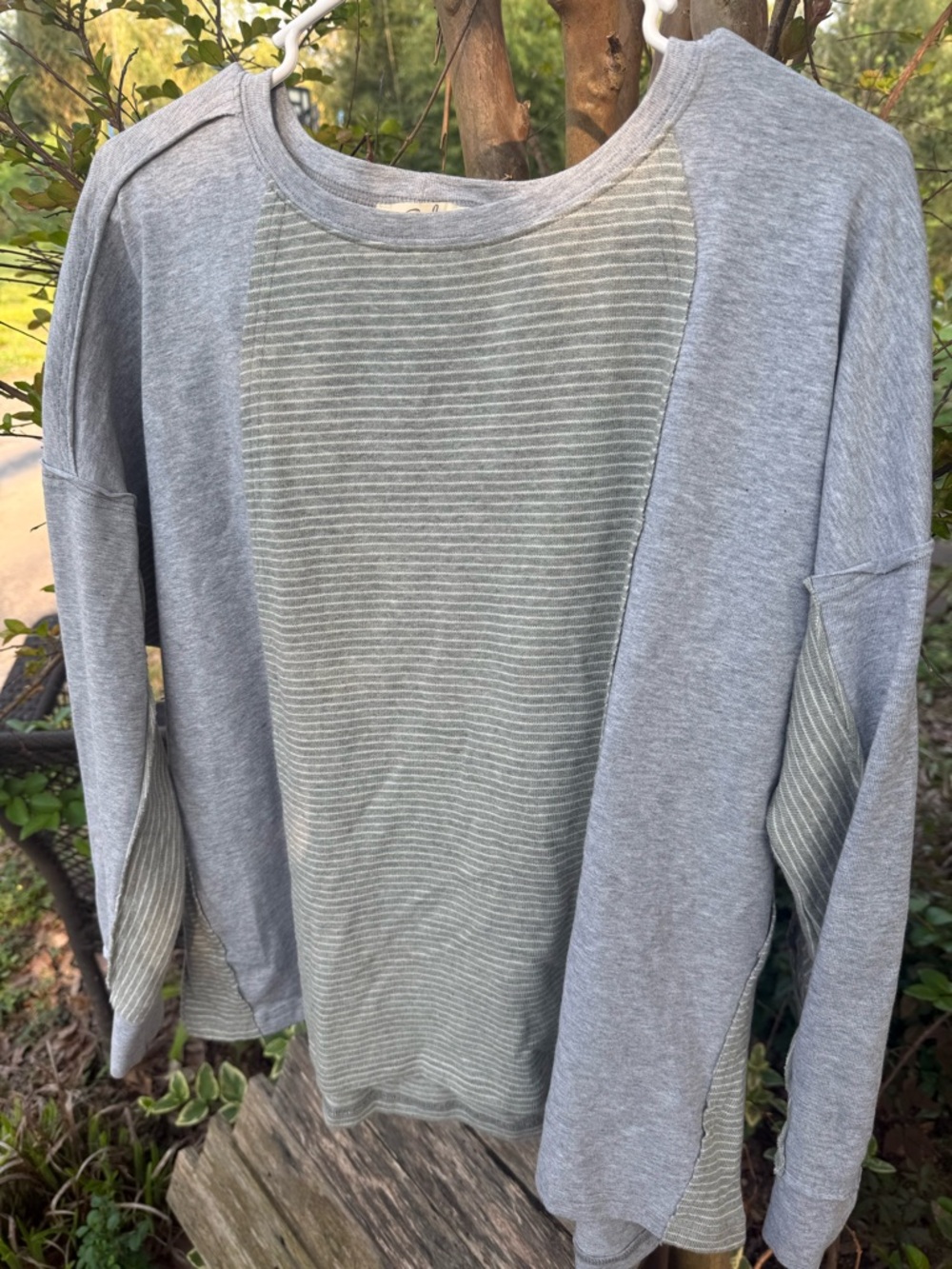 Relaxed Two-Tone Long Sleeve Crewneck Top - Gray & Light Sage